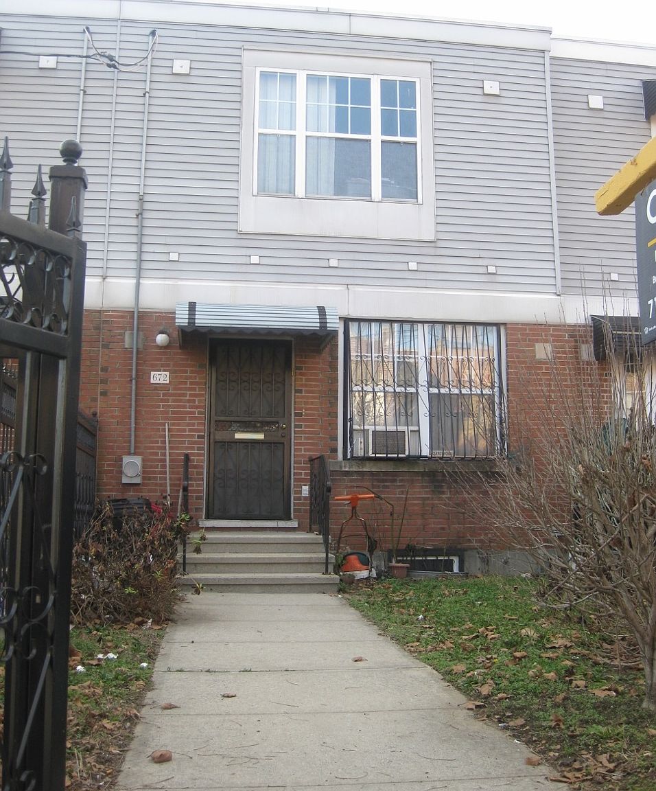 672 Hinsdale St Brooklyn Ny 117 Zillow