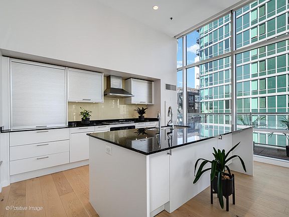 3rd image of 653 N Kingsbury St APT 704