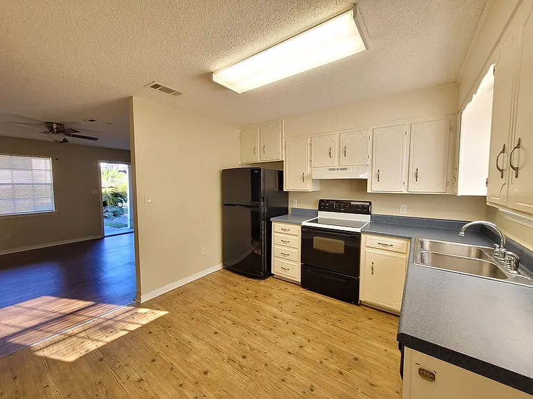 4804 Tradewinds Dr — Photo 7