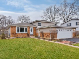 1924 Forrest Ave, Saint Charles, IL 60174