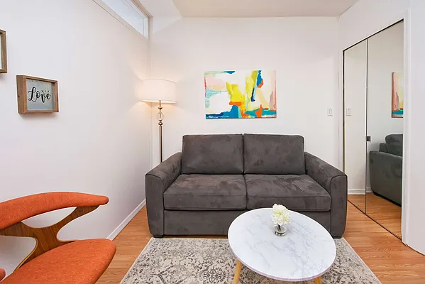 Rented by Manhattan Apartment Organization | media 32