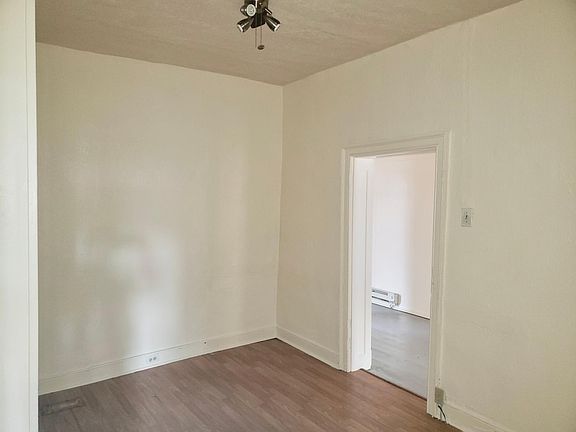 2nd image of 138 Main St #3
