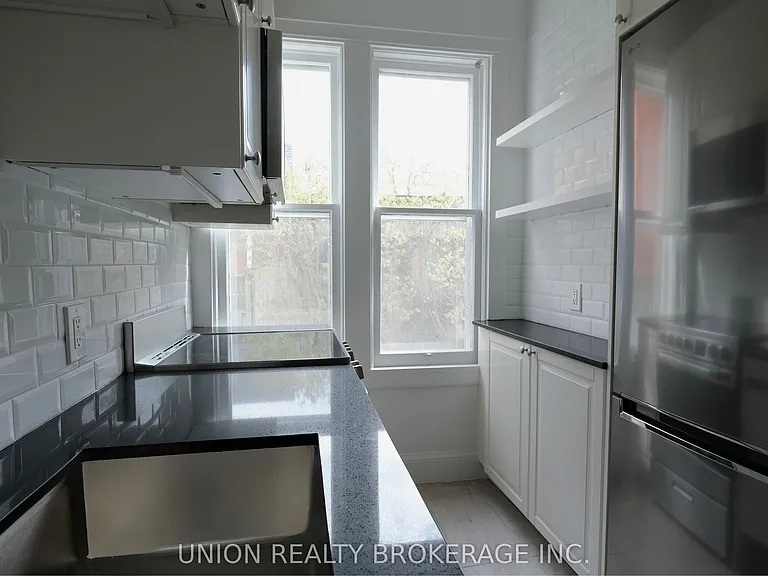 46 Benlamond Ave #MAIN — Photo 11