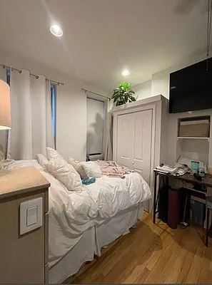 Rented by KNOCKKNOCK LLC | media 17
