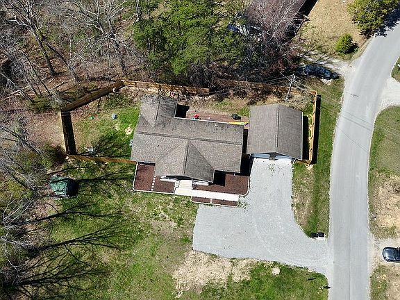 3rd image of 806 Cooper Lake Rd