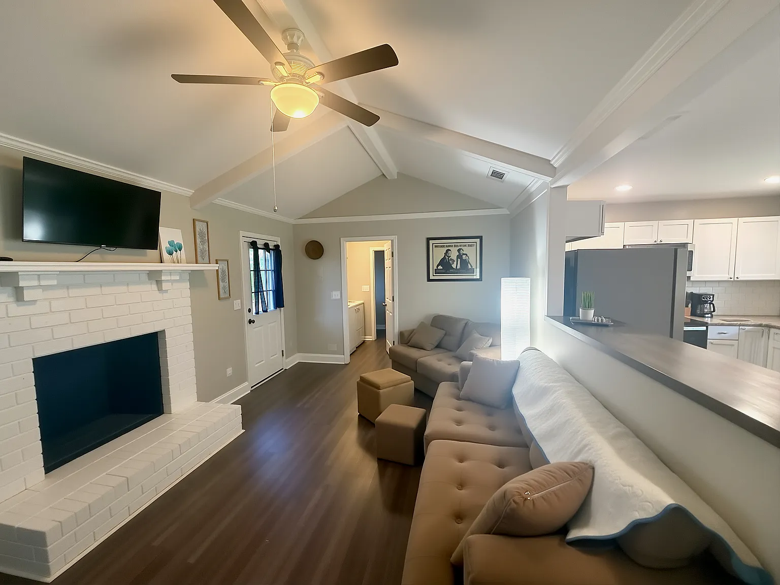 4 bed, 1.5 bath, 1032 sqft, $3,400 — Photo 4