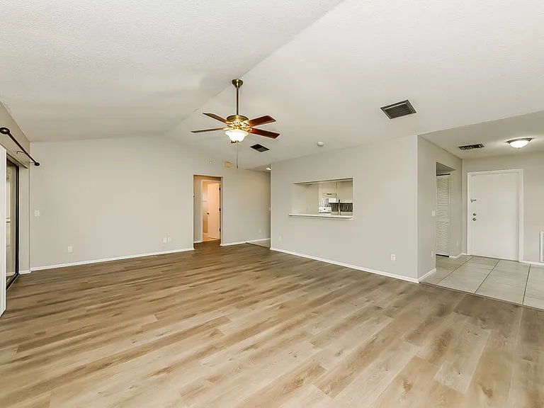 4725 Country Oaks Blvd — Photo 5
