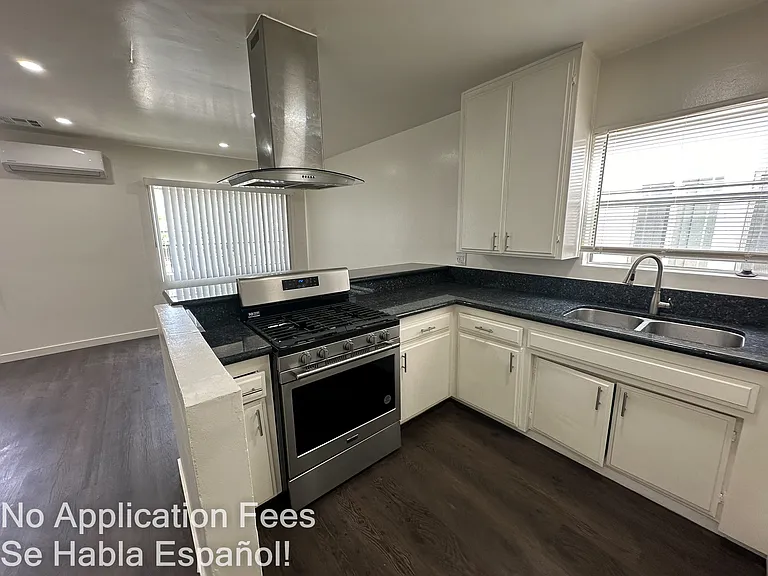 1415 Seward St — Photo 10