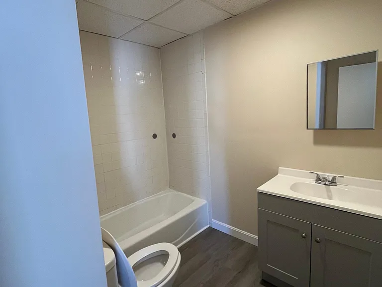 33 Dewey St #2N — Photo 5