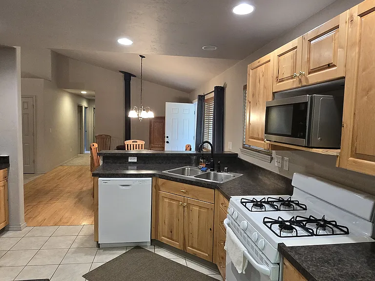 108 Wright Way — Photo 2
