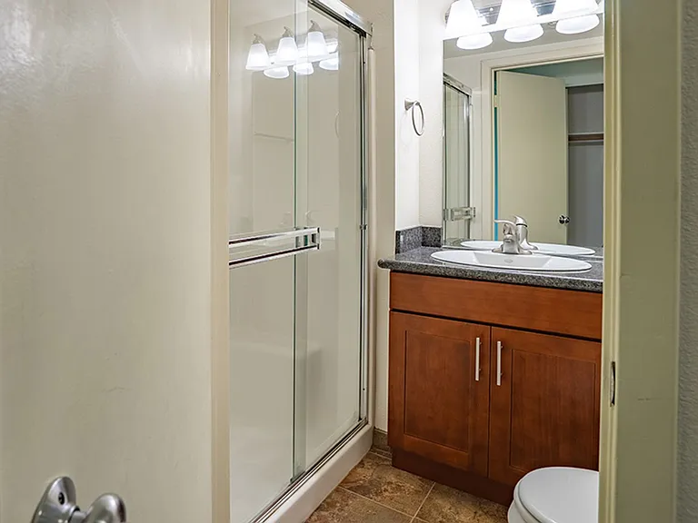 6th Ave Apartments — Photo 43