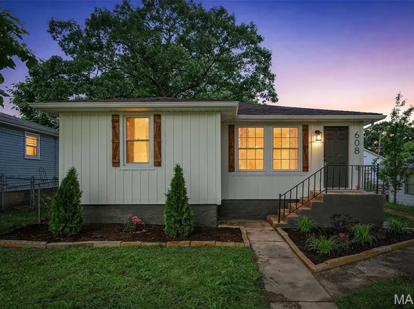 608 N 4th St, De Soto, MO 63020