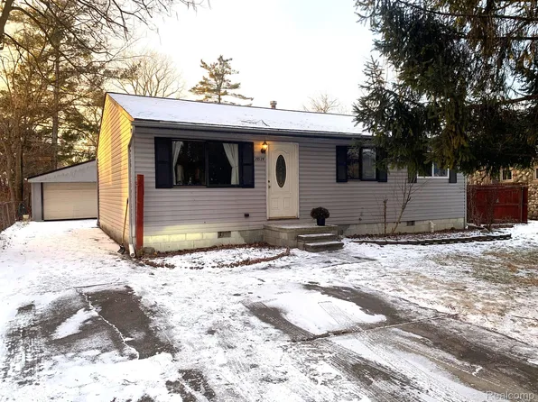 21529 Jacksonville St, Farmington Hills, MI 48336