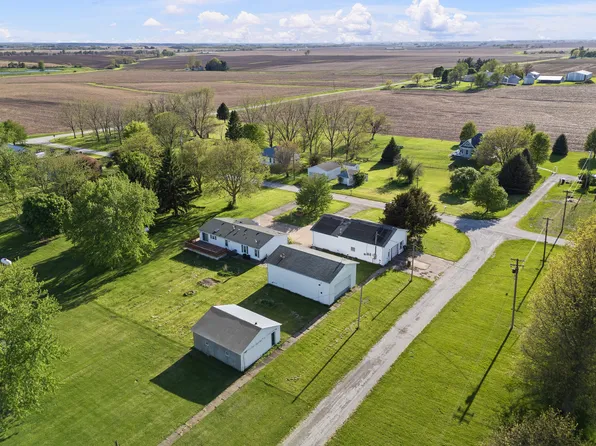 409 233rd St, Aledo, IL 61231