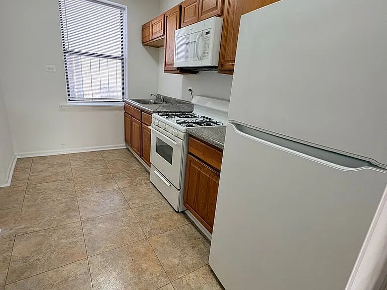 4946 W Adams St — Photo 3