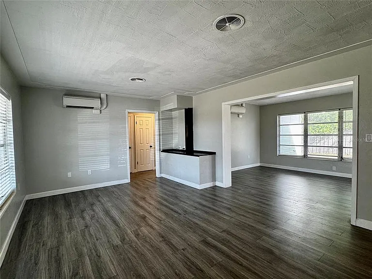 2624 Sunnybrook Dr — Photo 2
