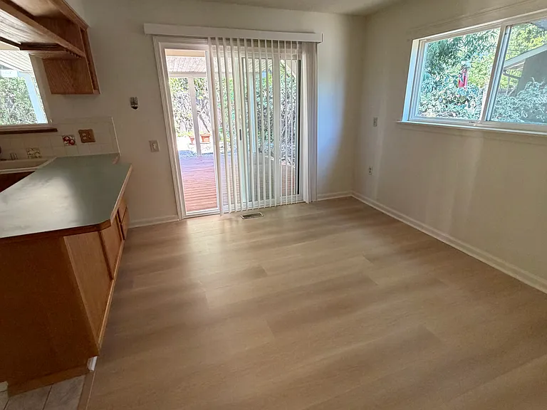 158 Rainier Cir — Photo 6