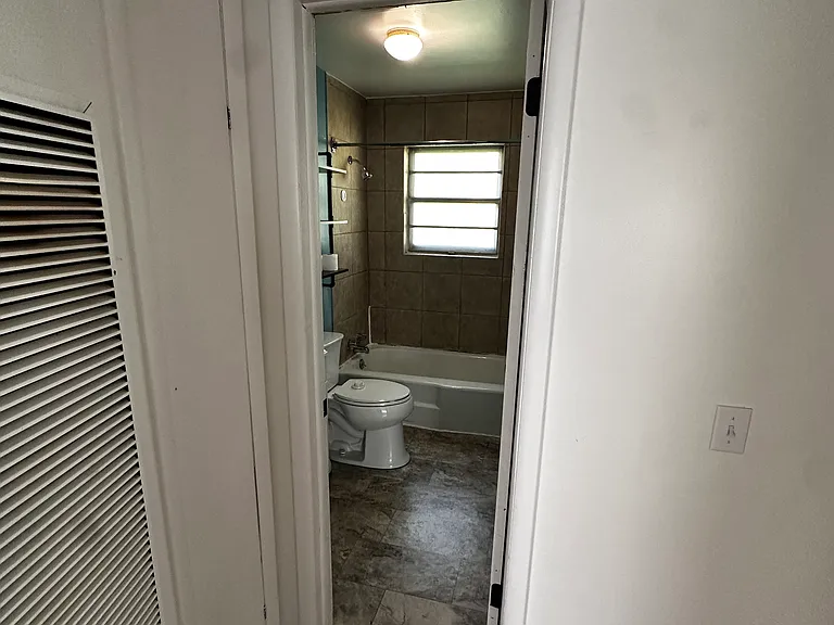 802 NW 4th St — Photo 12