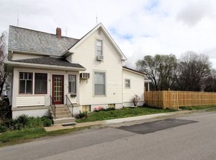416 S Division St, Flora, IN 46929