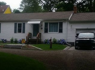 4 Anawan Ave, Bristol, RI 02809