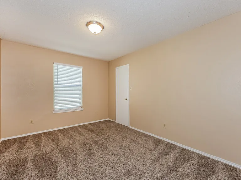 1125 Hidden Creek Dr — Photo 12