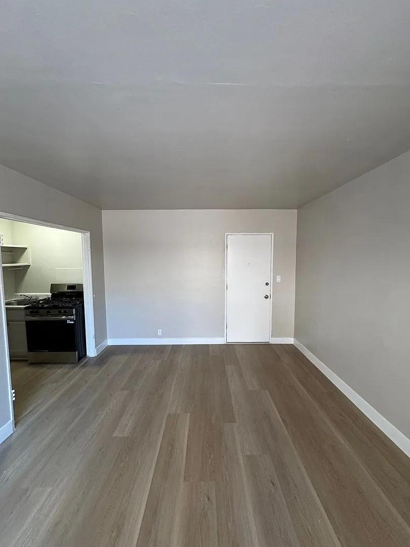 Studio, 1.0 bath, 380 sqft, $1,450 — Photo 3