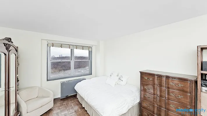 Sold by Moda Realty | media 52