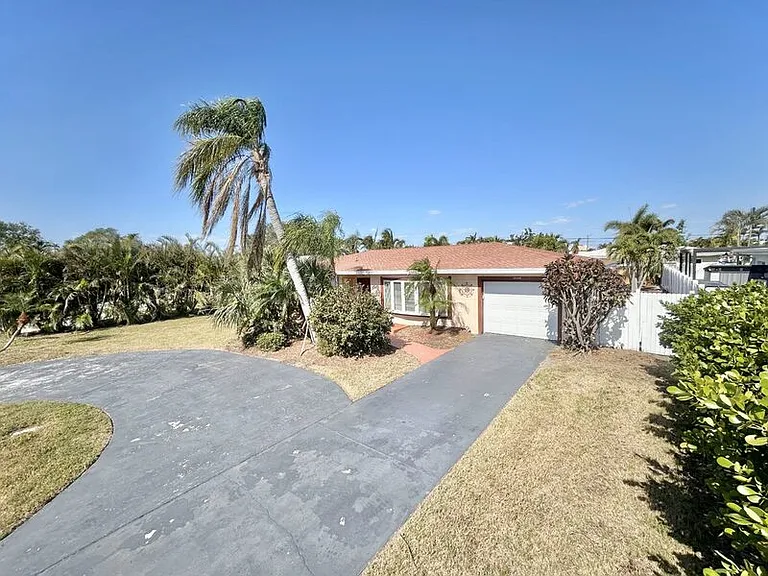 10108 Paradise Blvd — Photo 2