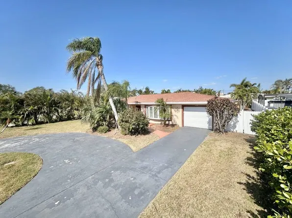 10108 Paradise Blvd, Treasure Island, FL 33706