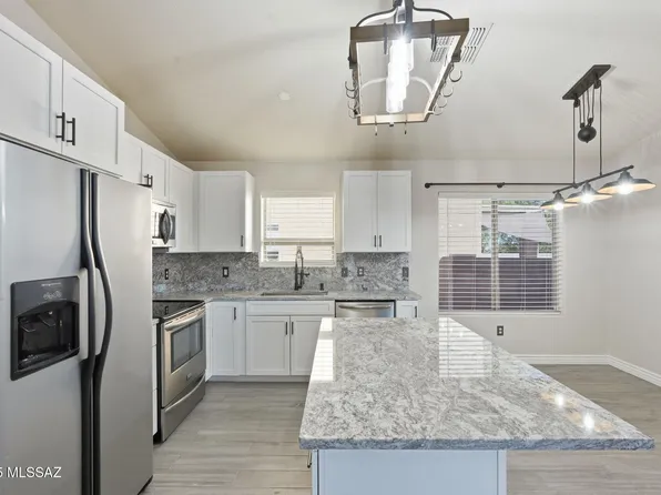 8373 S Egyptian Dr, Tucson, AZ 85747