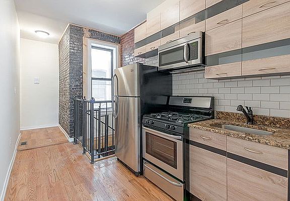 5th image of 870 Hart St APT 1L