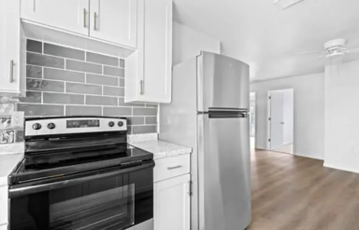 2422 11th St W — Photo 1