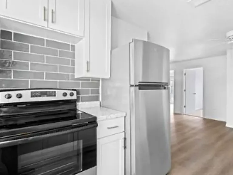 2422 11th St W — Photo 1