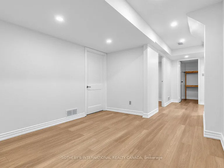 11 Valley Centre Dr #BASEMENT — Photo 23