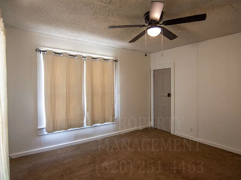 929 E Myrtle St — Photo 21