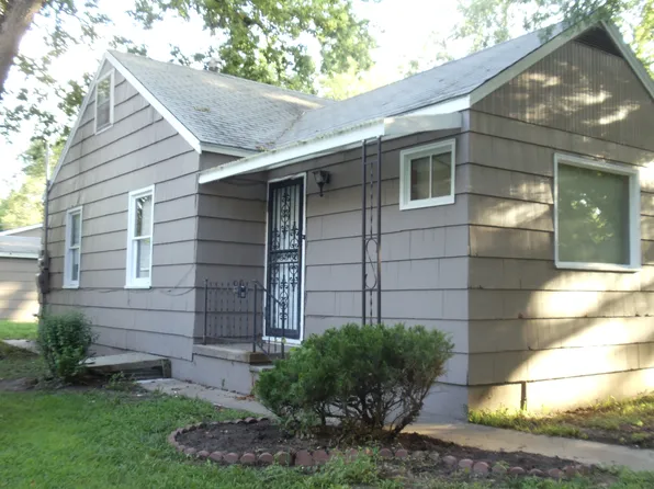 1127 Pierre St, Manhattan, KS 66502