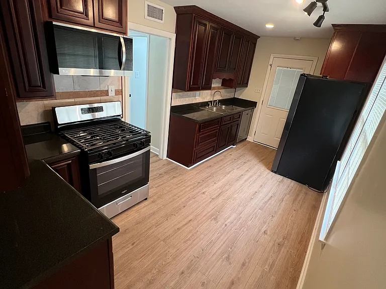 102 Juniper Cir — Photo 11