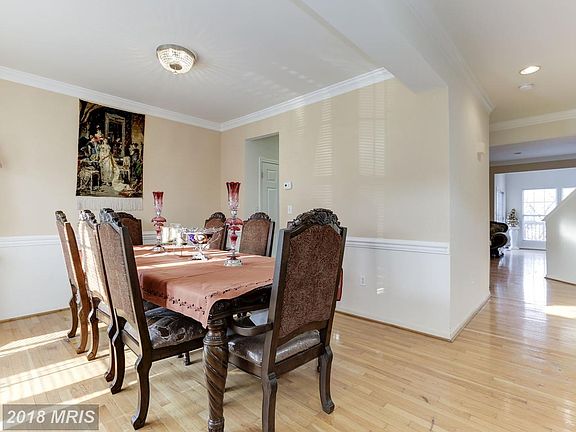 3rd image of 43072 Candlewick Sq