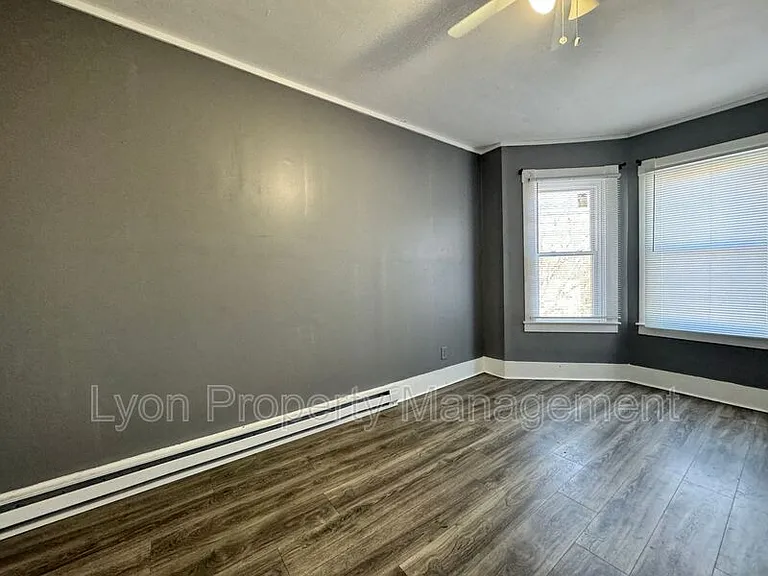 106-108 Winsor St #3 — Photo 6