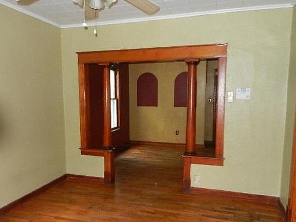 3rd image of 927 Pacific Ave