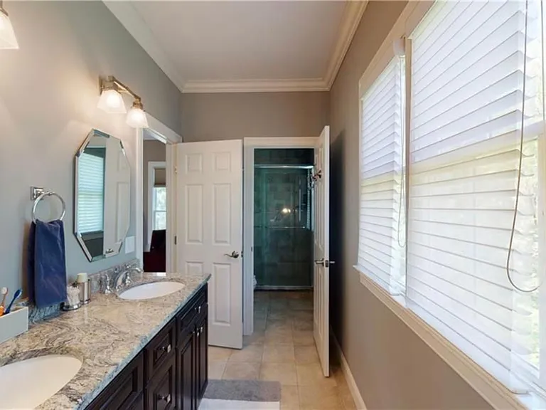 Jack and Jill Bathroom for Bedroom 3 and 4