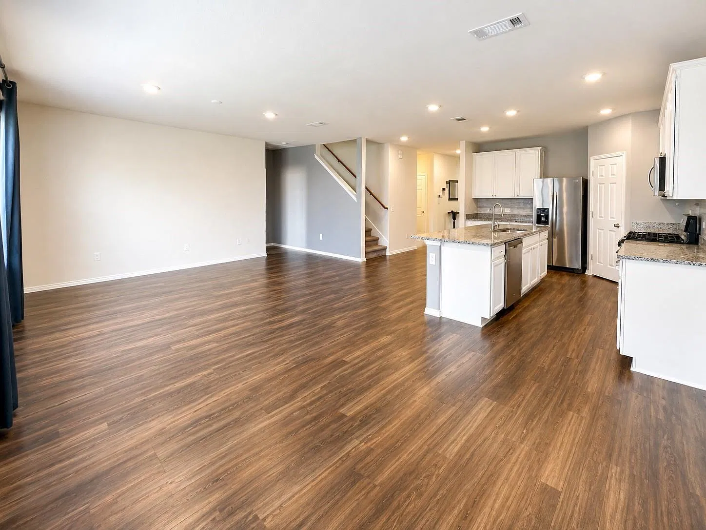 4 bed, 2.5 bath, 2889 sqft, $2,800 — Photo 4