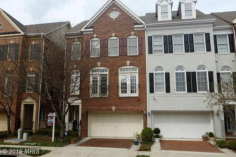 1st image of 313 Oak Knoll Ter