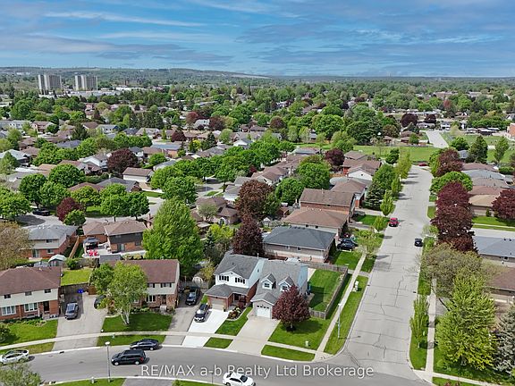 5th image of 169 Diefenbaker Dr