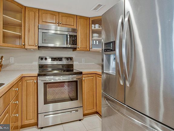 5th image of 8501 Bayside Rd Unit 606