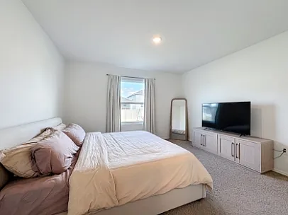 3 bed, 1312 sqft, $2,250 — Photo 2