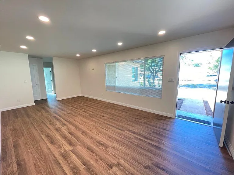 5215 Waring Rd — Photo 3