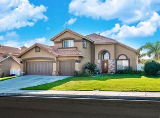 2063 W Summerset Dr, Rialto, CA 92377
