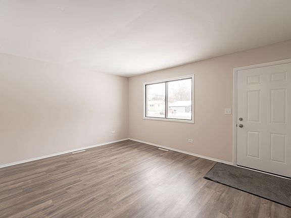 3rd image of 1807 Parklane Ave