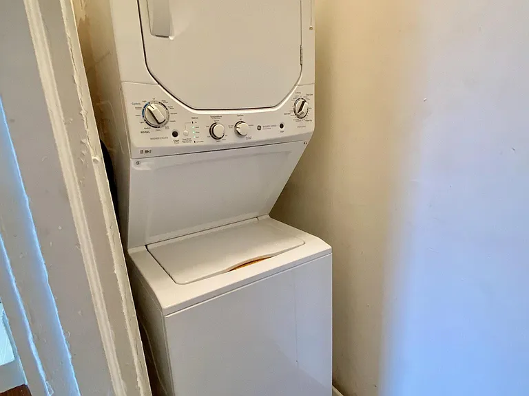 In-unit washer/dryer